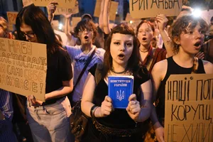 Ukraine lần đầu chứng kiến biểu tình lớn kể từ năm 2022