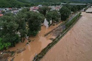 Mưa lớn ở Bắc Kinh khiến 30 người chết, sơ tán hơn 80.000 dân