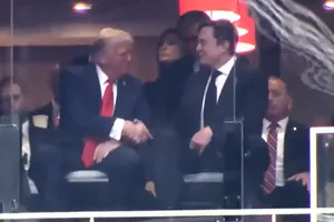 VIDEO: Tổng thống Trump và tỉ phú Musk tái ngộ cười nói sau nhiều tháng bất đồng