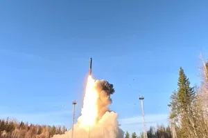 VIDEO: Cận cảnh Nga phóng tên lửa đạn đạo liên lục địa Yars dưới sự giám sát của ông Putin