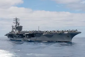 Tiêm kích, trực thăng từ tàu sân bay Mỹ rơi ở Biển Đông