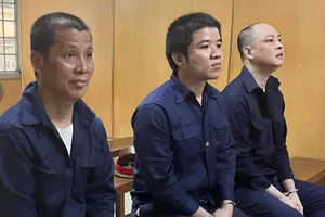 Các bị cáo tại tòa. ẢNH: DT.