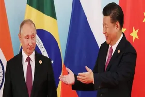 Tổng thống Nga Vladimir Putin (trái) và Chủ tịch Trung Quốc Tập Cận Bình. Ảnh: REUTERS