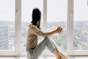 Một số người đã quen với việc sống ở nhà và không muốn từ bỏ những mặt tích cực của việc dành nhiều thời gian hơn ở nhà. Ảnh: CNN