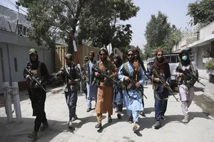 Các chiến binh Taliban tuần tra các khu phố ở thủ đô Kabul, Afghanistan. Ảnh: AP