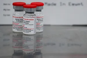 Các lọ vaccine ngừa COVID-19 của hãng dược Trung Quốc Sinovac. Ảnh: REUTERS