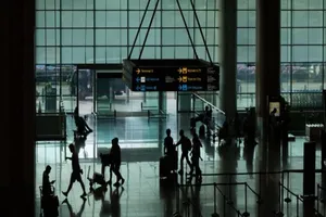 Hành khách tại Ga số 2, sân bay Changi, Singapore. Ảnh: ISTOCK