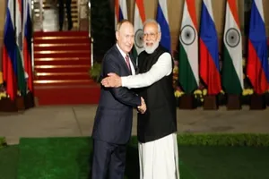 Tổng thống Nga Vladimir Putin (trái) và Thủ tướng Ấn Độ Narendra Modi. Ảnh: REUTERS