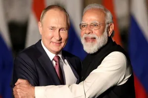 Tổng thống Nga Vladimir Putin (trái) và Thủ tướng Ấn Độ Narendra Modi. Ảnh: EPA 
