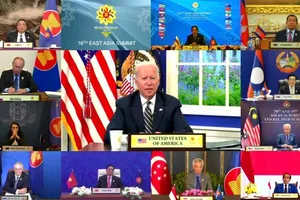 Tổng thống Mỹ Joe Biden (giữa) công bố ý tưởng về IPEF tại Hội nghị Thượng đỉnh Đông Á trực tuyến hồi tháng 10-2021. Ảnh: AP