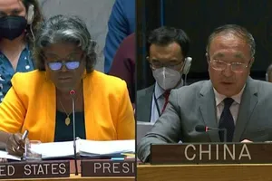 Đại sứ Mỹ tại LHQ Linda Thomas-Greenfield (trái) và Đại sứ Trung Quốc tại LHQ Trương Quân. Ảnh: AFP