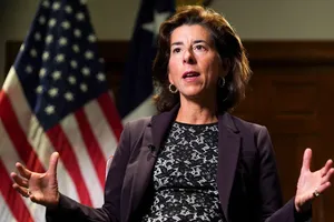 Bộ trưởng Thương mại Mỹ - bà Gina Raimondo. Ảnh: REUTERS