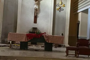 Hiện trường nhà thờ Công giáo Saint Francis tại thị trấn Owo, bang Ondo (Nigeria) sau vụ xả súng hôm 5-6. Ảnh: AP