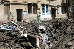 Cảnh đổ nát ở TP Toretsk (tỉnh Donetsk, miền đông Ukraine) sau khi bị Nga không kích ngày 17-7. Ảnh: AFP