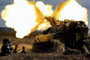 Pháo binh Nga khai hỏa. Ảnh: CREATIVE COMMONS