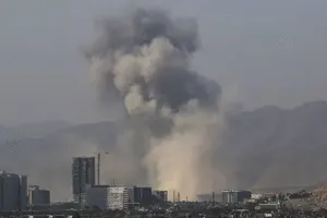 Vụ nổ tại nhà thờ Hồi giáo ở khu vực Khair Khana của Kabul. Ảnh: Twitter