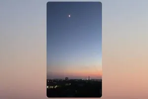 Tên lửa được phóng lên bầu trời TP Yevpatoria. Nguồn: Telegram