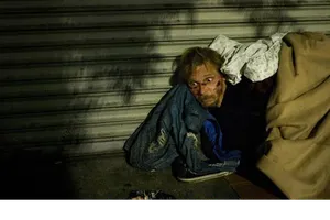 Người vô gia cư sống trong cảnh đói khổ, bệnh tật trên đường phố Los Angeles. ẢNH: AP