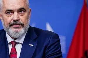 Thủ tướng Albania - ông Edi Rama phát biểu trong cuộc họp báo tại thủ đô Brussels (Bỉ) ngày 17-2-2020. Ảnh: AFP