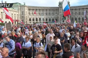 Người dân Áo biểu tình ở thủ đô Vienna ngày 10-9. ẢNH: RUPTLY