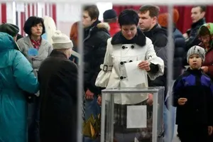 Trưng cầu ý dân ở bán đảo Crimea năm 2014. ẢNH: REUTERS
