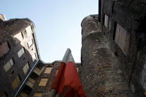 Toàn cảnh một tòa nhà bị phá hủy trong Thế chiến hai được chụp ở thủ đô Warsaw (Ba Lan) ngày 26-4-2019. Ảnh: REUTERS