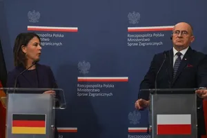 Ngoại trưởng Đức Annalena Baerbock gặp người đồng cấp Ba Lan Zbigniew Rau tại Warsaw đầu tháng 10 bàn về các khoản bồi thường tổn thất Thế chiến II. Ảnh: GETTY IMAGES