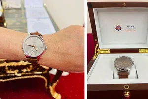 Chiếc đồng hồ nội địa mà Thủ tướng Campuchia Hun Sen sẽ đeo khi tham dự hội nghị thượng đỉnh ASEAN. Ảnh: SPM