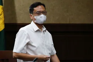 Doanh nhân Benny Tjokrosaputro bị phạt hơn 370 triệu USD với tội danh thao túng cổ phiếu. Ảnh: REUTERS