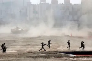 Binh sĩ Ấn Độ diễn tập tác chiến tại DefExpo 2020 ở TP Lucknow. Ảnh: REUTERS