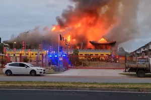 Hiện trường vụ cháy chùa Phật giáo ở Úc tối 5-2. Nguồn: TWITTER