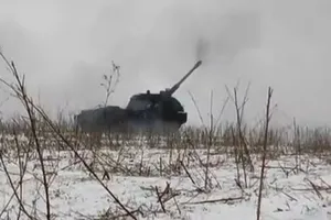 Binh sĩ Ukraine khai hoả pháo tự hành PzH 2000 tại chiến trường tỉnh Donetsk. Nguồn: BỘ QUỐC PHÒNG UKRAINE