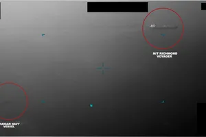 Mỹ điều tàu khu trục tên lửa ngăn Iran bắt 2 tàu chở dầu gần Vịnh Oman