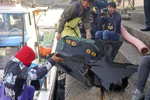 Nhật tìm được và bàn giao mảnh vỡ máy bay V-22 Osprey cho Mỹ sau vụ tai nạn