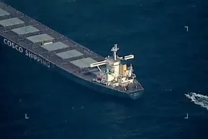 VIDEO: Biệt kích Ấn Độ đổ bộ giải cứu tàu bị cướp biển tấn công