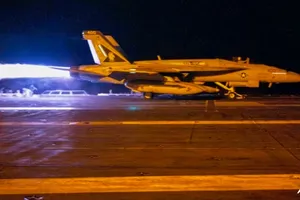 Mỹ ráo riết không kích Houthis, phá tên lửa nhóm này chuẩn bị bắn tàu ở Biển Đỏ