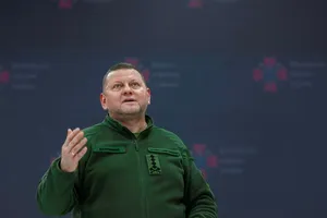 Rộ tin tổng thống Ukraine muốn thay tổng tư lệnh, cả Kiev và Moscow cùng lên tiếng