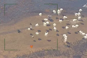 Video: Nga thả bom nổ tung 2 trực thăng Mi-8/17 của Ukraine ở Donetsk