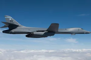 Tiêm kích MiG-31 Nga chặn 2 máy bay ném bom chiến lược của Mỹ 