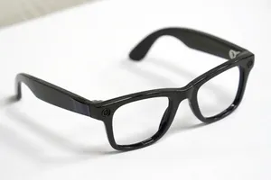 Cảnh sát vào cuộc vụ học sinh dùng kính thông minh gian lận trong kỳ thi đại học