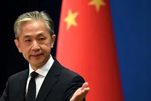 Trung Quốc phản ứng gắt với Anh, liên quan Nga