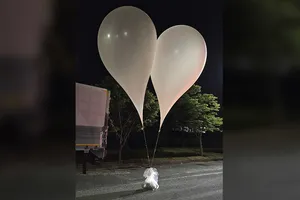 VIDEO: 260 khinh khí cầu chở 'món quà tận đáy lòng' từ Triều Tiên sang Hàn Quốc