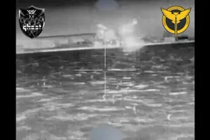 VIDEO: Cận cảnh Ukraine phá huỷ tàu Nga ở Crimea trong đêm