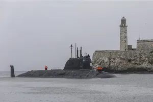 Ảnh, video: Tàu ngầm hạt nhân Nga cập cảng Cuba