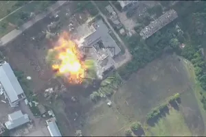 Video được cho là Nga dội bom FAB-3000 hạng nặng vào cứ điểm Ukraine