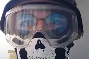 Sốc thanh niên livestream dùng dao đâm liên hoàn làm nhiều người bị thương