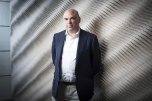 Chân dung 'Bill Gates nước Anh' và bữa tiệc biến thành thảm kịch trên biển