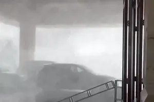 VIDEO: Siêu bão Yagi đổ bộ đảo Hải Nam với sức gió kinh hoàng