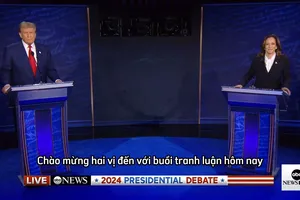 VIDEO: Bà Harris chủ động tiến đến bắt tay ông Trump trước phiên tranh luận