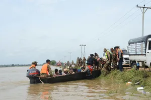 Bão lũ hoành hành từ Á sang Âu
